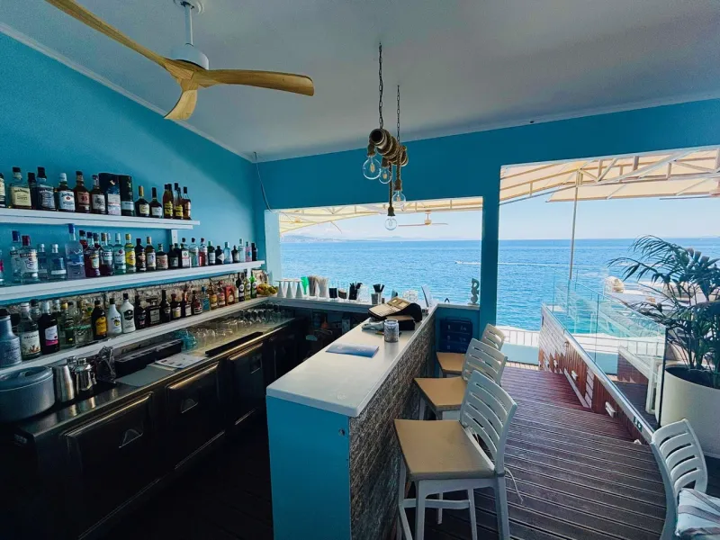 BLUE WAVE LOUNGE