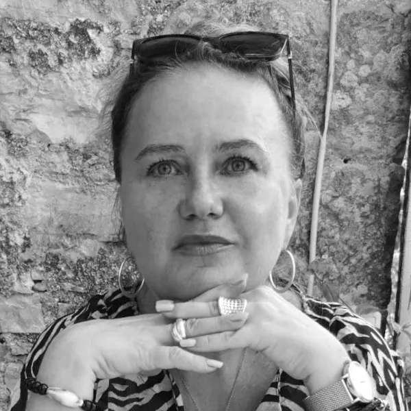 Simona, Owner & Manager